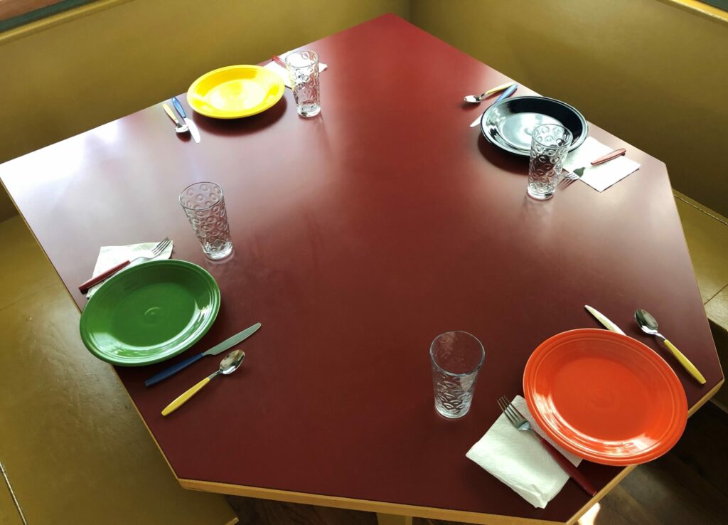 table for 4 people